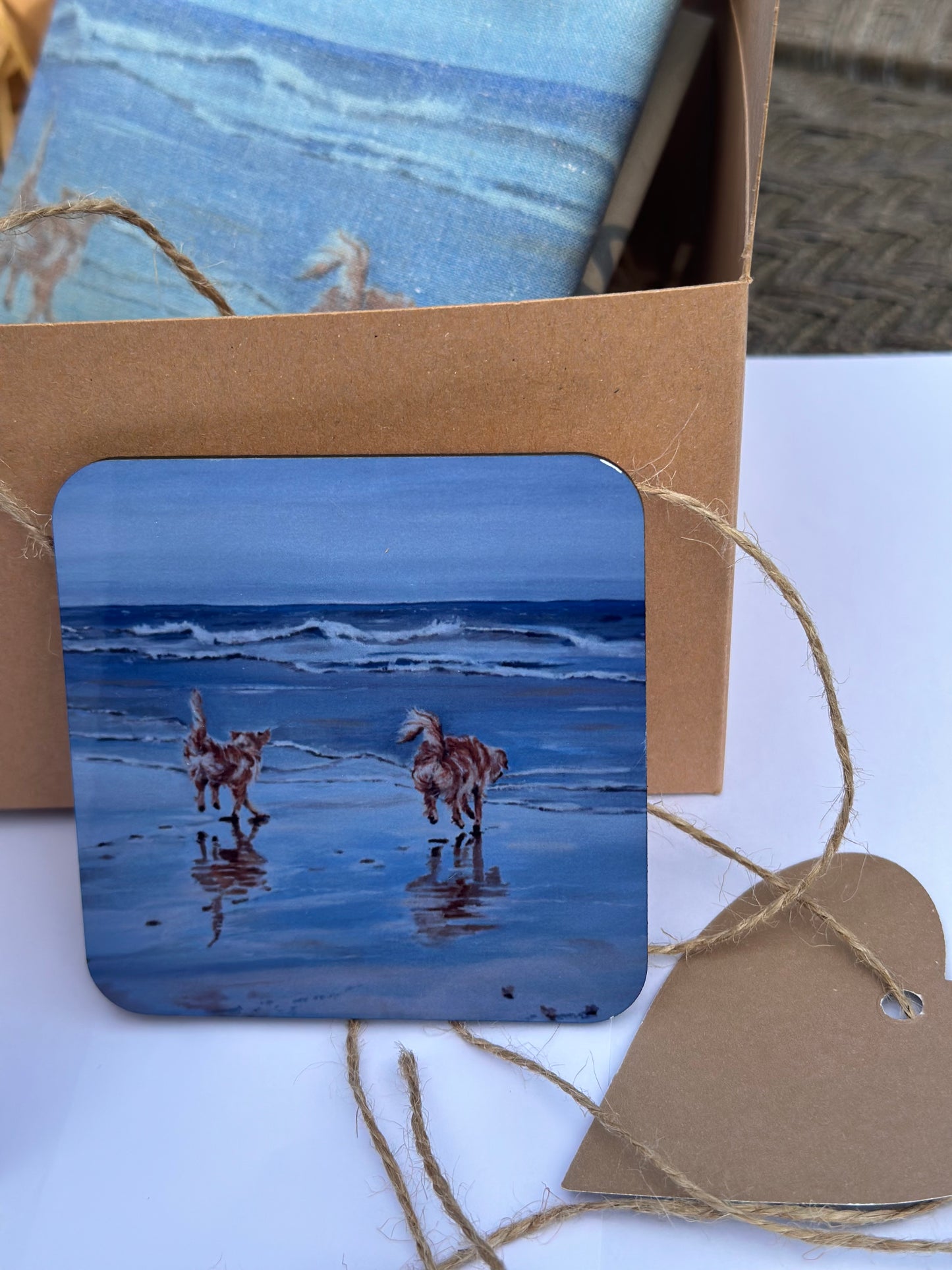 Giftbox Golden Retrievers Bottoms Up, showing coaster detail